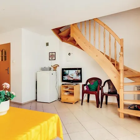 2 Bedroom Stunning Home In Mielno Holiday home